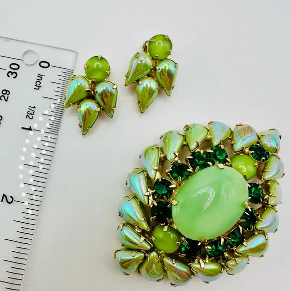Elegant Vintage Juliana D&E Green and Gold Brooch and Earring Set - Picture 7 of 8